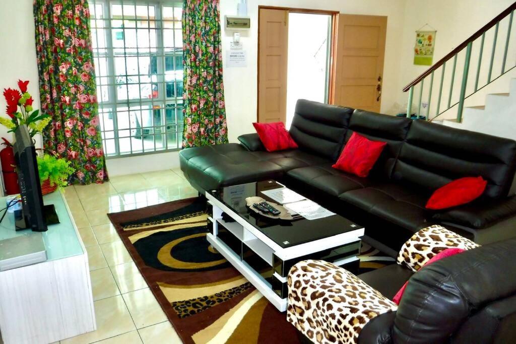 Lily Vacation Home At Cameron Highlands - 12 Pax,Free Wifi W Carporch تاناه راتا المظهر الخارجي الصورة