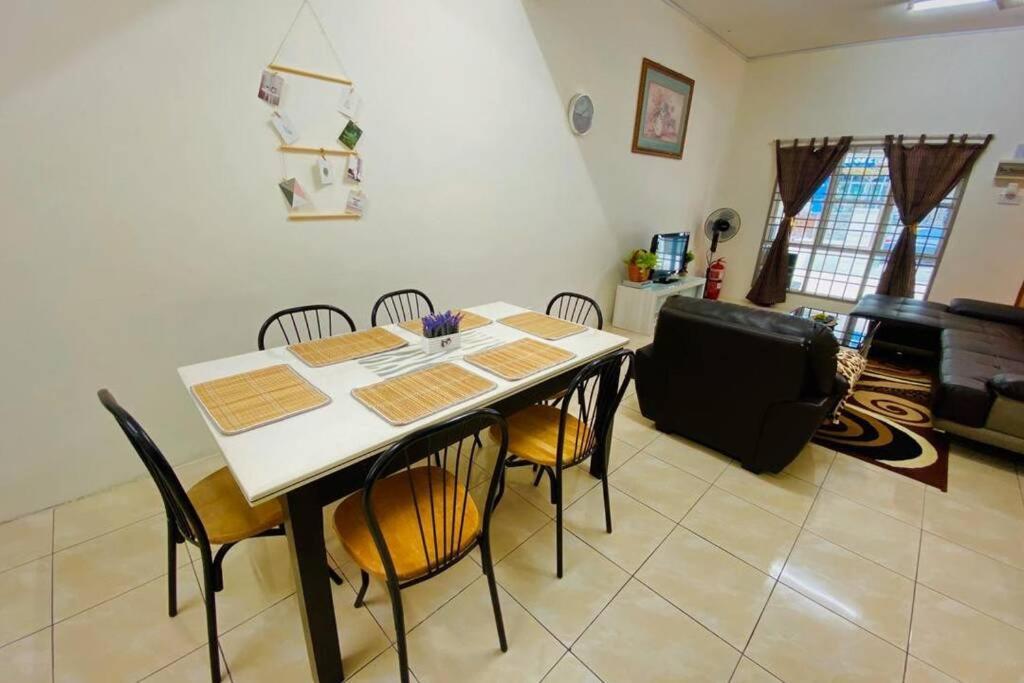 Lily Vacation Home At Cameron Highlands - 12 Pax,Free Wifi W Carporch تاناه راتا المظهر الخارجي الصورة